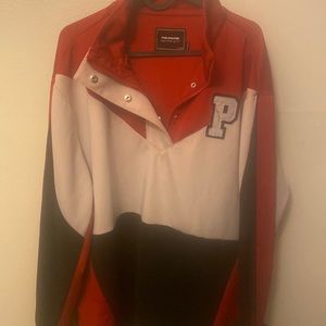 Upper sweat shirt, super comfortable with hidden pockets and v neck zipper